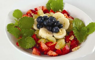 Fruchtsalat mit Nüssen