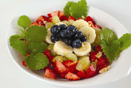 Fruchtsalat mit Nüssen
